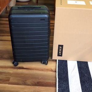 Away Larger Carry-on Black